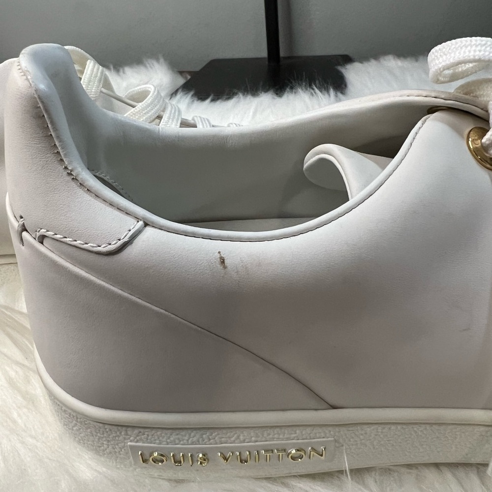 𝅺LOUIS vuitton white sneakers (size 40) check description - Picture 16 of 17